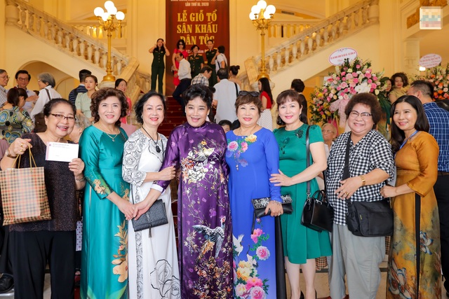Nghệ sĩ gạo cội tề tựu trong lễ giỗ Tổ sân khấu - 12 Nghệ sĩ gạo cội tề tựu trong lễ giỗ Tổ sân khấu - 12