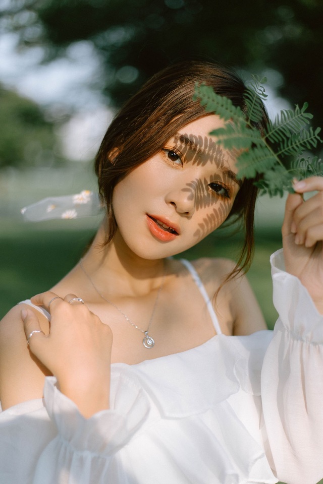 “Thiên thần đồng phục” trường Lê Quý Đôn khoe ảnh áo dài đẹp trong trẻo - 2 “Thiên thần đồng phục” trường Lê Quý Đôn khoe ảnh áo dài đẹp trong trẻo - 2