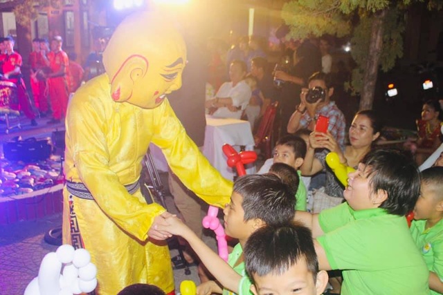 Tết Trung thu đến sớm với trẻ em khuyết tật Quảng Trị - 7 Tết Trung thu đến sớm với trẻ em khuyết tật Quảng Trị - 7