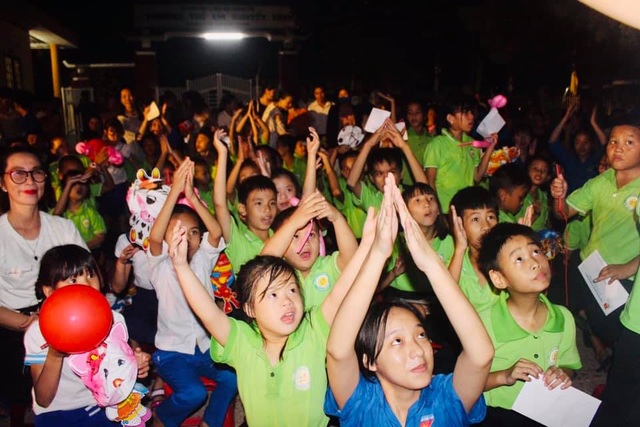 Tết Trung thu đến sớm với trẻ em khuyết tật Quảng Trị - 10 Tết Trung thu đến sớm với trẻ em khuyết tật Quảng Trị - 10