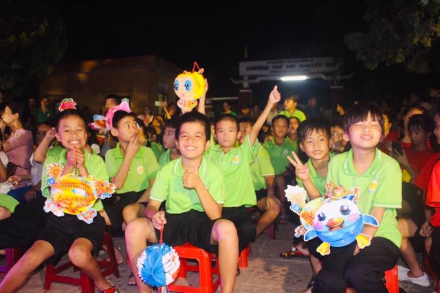 Tết Trung thu đến sớm với trẻ em khuyết tật Quảng Trị - 9 Tết Trung thu đến sớm với trẻ em khuyết tật Quảng Trị - 9