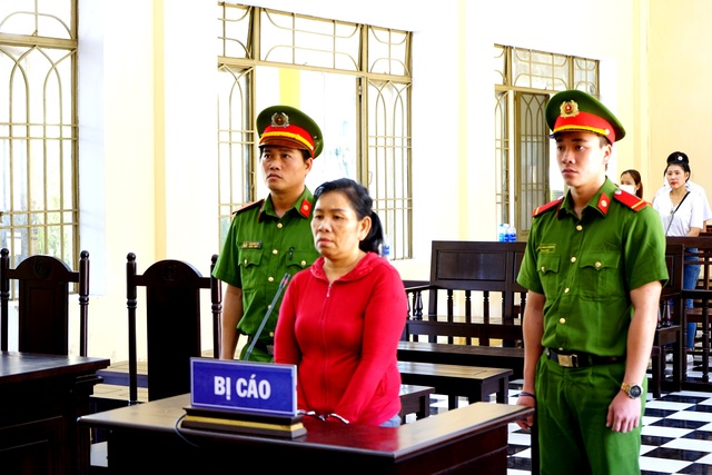 “Nổ” quen biết với lãnh đạo, chiếm đoạt gần 800 triệu đồng để “chạy việc” - 1 “Nổ” quen biết với lãnh đạo, chiếm đoạt gần 800 triệu đồng để “chạy việc” - 1