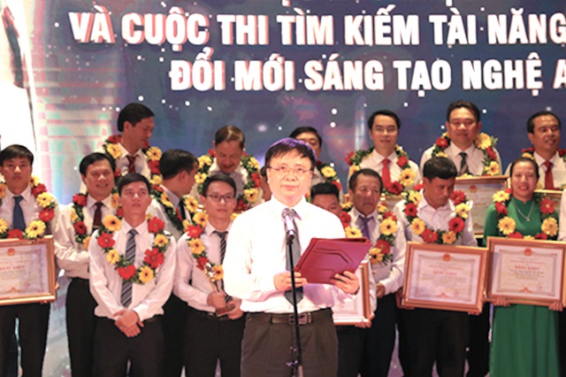 Ông Bùi Đình Long - Phó Chủ tịch UBND tỉnh Nghệ An phát biểu. Ông Bùi Đình Long - Phó Chủ tịch UBND tỉnh Nghệ An phát biểu.