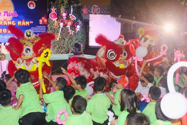 Tết Trung thu đến sớm với trẻ em khuyết tật Quảng Trị - 8 Tết Trung thu đến sớm với trẻ em khuyết tật Quảng Trị - 8