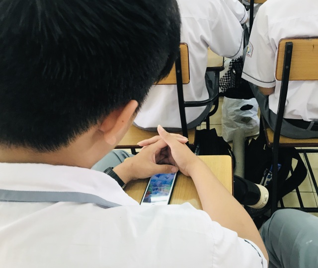 Giáo viên cho dùng điện thoại, nhiều học sinh THPT Lê Hồng Phong từ chối - 2