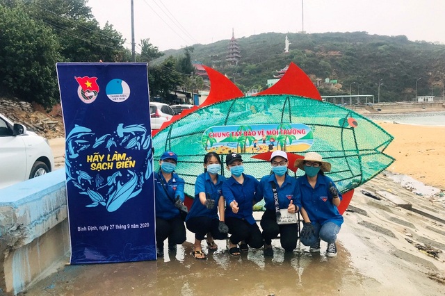 Thanh niên Bình Định tình nguyện vì môi trường biển sạch - 4 Thanh niên Bình Định tình nguyện vì môi trường biển sạch - 4