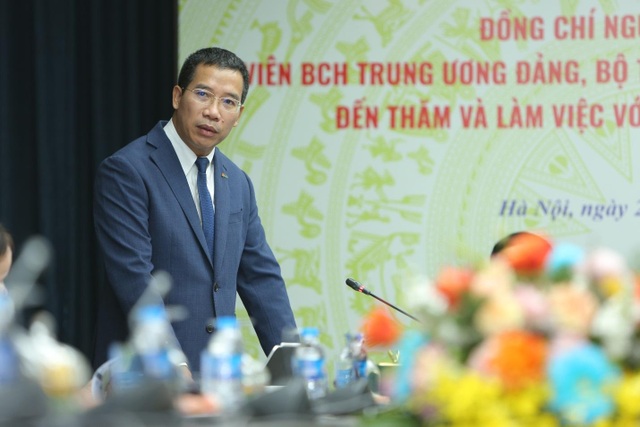 Bộ trưởng Thông tin và Truyền thông: “MB có lợi thế tiên phong về chuyển đổi số” - 3 Bộ trưởng Thông tin và Truyền thông: “MB có lợi thế tiên phong về chuyển đổi số” - 3