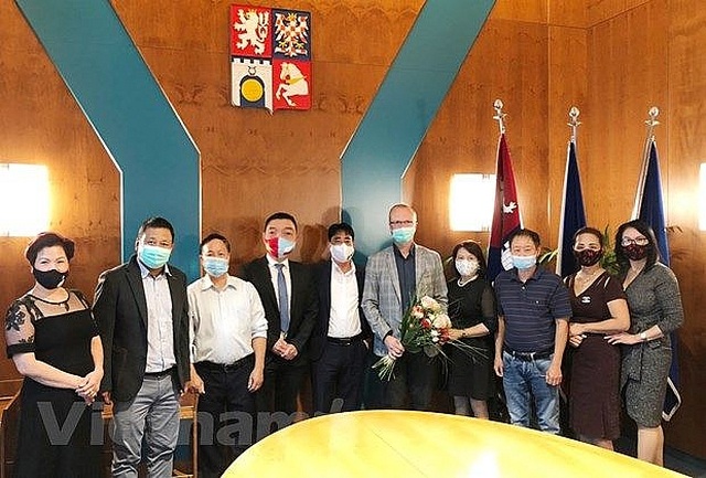 CH Czech: Cộng đồng người Việt được vinh danh vì hỗ trợ địa phương chống Covid-19 - 2 CH Czech: Cộng đồng người Việt được vinh danh vì hỗ trợ địa phương chống Covid-19 - 2
