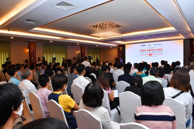 Cậu học trò 13 tuổi được vinh danh tại giải Sách hay 2020 - 2 Cậu học trò 13 tuổi được vinh danh tại giải Sách hay 2020 - 2