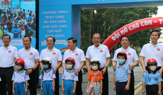 Chủ tịch TPHCM: Phấn đấu đến cuối năm có 80% trẻ em đội mũ bảo hiểm - 1 Chủ tịch TPHCM: Phấn đấu đến cuối năm có 80% trẻ em đội mũ bảo hiểm - 1