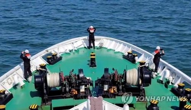 Hàn Quốc huy động 39 tàu tìm thi thể quan chức bị Triều Tiên bắn chết - 1
