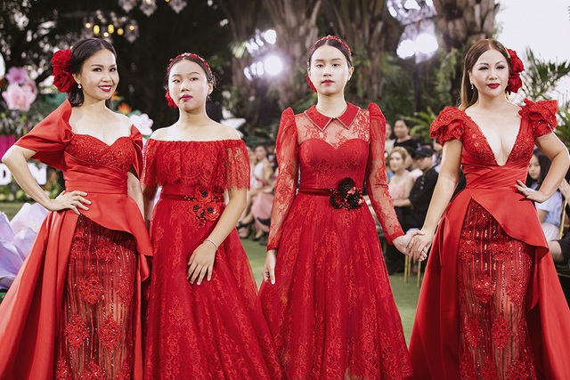 Cẩm Ly và Minh Tuyết gây bất ngờ khi trình diễn thời trang cùng hai con gái - 2 Cẩm Ly và Minh Tuyết gây bất ngờ khi trình diễn thời trang cùng hai con gái - 2