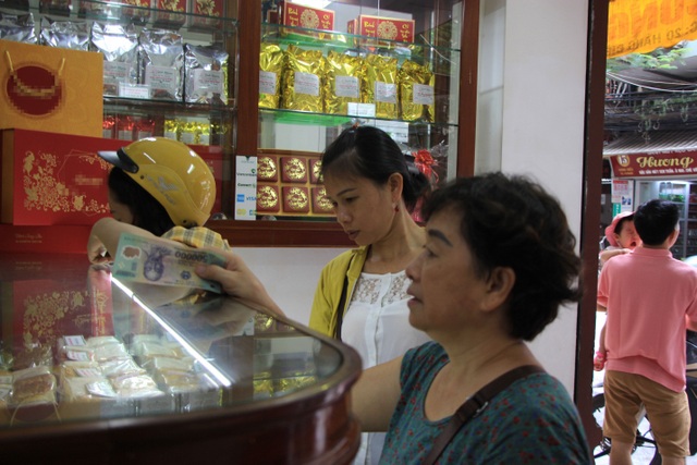 Vì sao người Hà Nội vẫn ưu ái bánh Trung thu truyền thống ? - 2 Vì sao người Hà Nội vẫn ưu ái bánh Trung thu truyền thống ? - 2