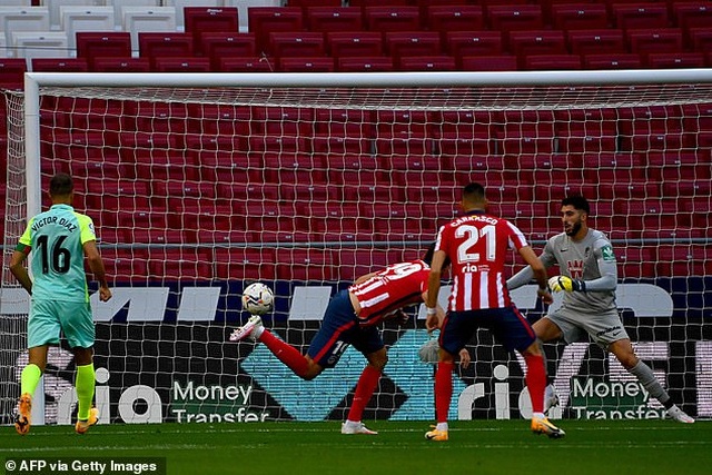 Luis Suarez lập cú đúp trong chiến thắng 6-1 của Atletico - 1 Luis Suarez lập cú đúp trong chiến thắng 6-1 của Atletico - 1
