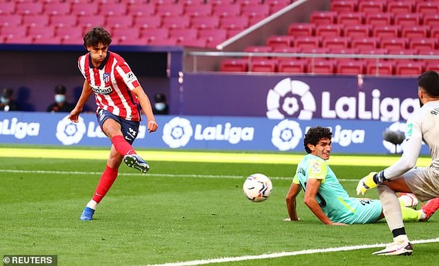 Luis Suarez lập cú đúp trong chiến thắng 6-1 của Atletico - 3