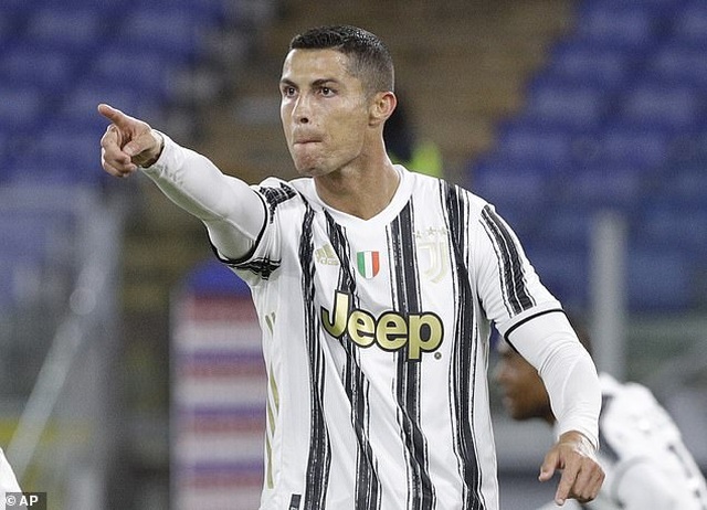 C.Ronaldo lập cú đúp, Juventus thoát thua trong thế thiếu người - 1