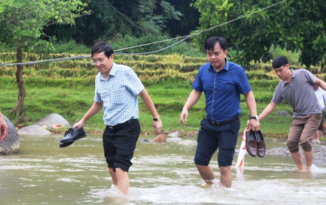 Phấn chấn ngày khởi công cầu Dân trí thứ 18 tại vùng biên giới Nghệ An - 7 Phấn chấn ngày khởi công cầu Dân trí thứ 18 tại vùng biên giới Nghệ An - 7