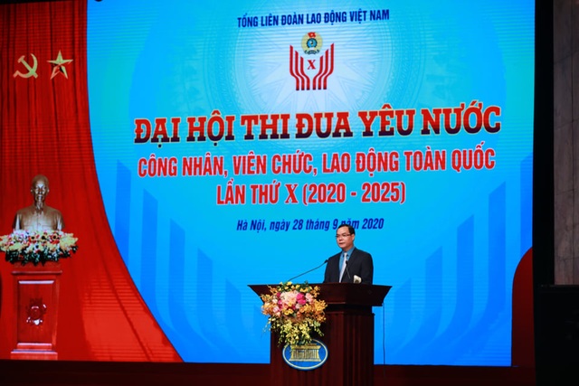 Tôn vinh nhiều tấm gương công nhân, viên chức, lao động tiêu biểu - 1 Tôn vinh nhiều tấm gương công nhân, viên chức, lao động tiêu biểu - 1