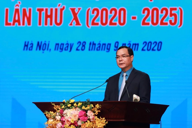Tôn vinh nhiều tấm gương công nhân, viên chức, lao động tiêu biểu - 2 Tôn vinh nhiều tấm gương công nhân, viên chức, lao động tiêu biểu - 2