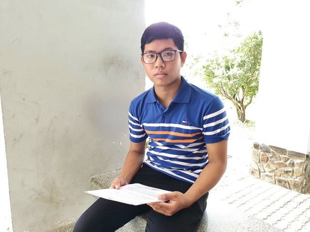 Nam sinh mồ côi cha, đi phụ hồ... đã đỗ đại học: Niềm vui xen lẫn nỗi buồn - 1 Nam sinh mồ côi cha, đi phụ hồ... đã đỗ đại học: Niềm vui xen lẫn nỗi buồn - 1