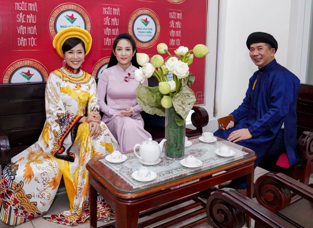 TPHCM rộn ràng nhiều chương trình ý nghĩa mừng giỗ Tổ Sân khấu - 14 TPHCM rộn ràng nhiều chương trình ý nghĩa mừng giỗ Tổ Sân khấu - 14