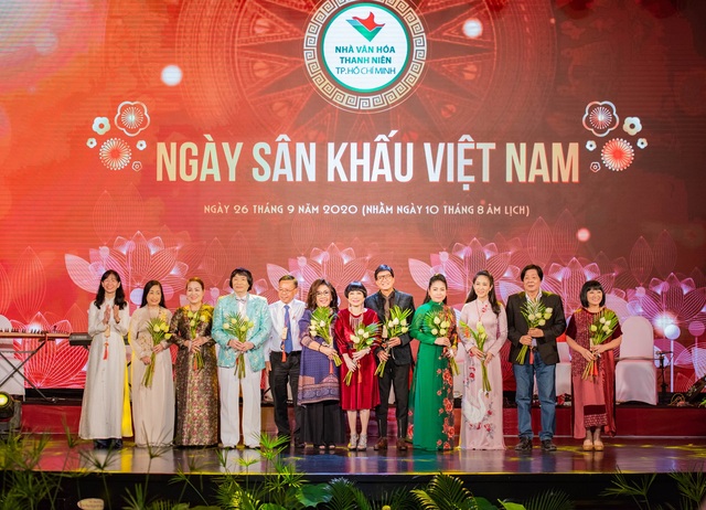 TPHCM rộn ràng nhiều chương trình ý nghĩa mừng giỗ Tổ Sân khấu - 12 TPHCM rộn ràng nhiều chương trình ý nghĩa mừng giỗ Tổ Sân khấu - 12