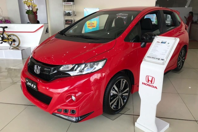 Những mẫu xe giá trên trời bị khách nâng lên rồi lại hạ xuống ở Việt Nam - 2 Những mẫu xe giá trên trời bị khách nâng lên rồi lại hạ xuống ở Việt Nam - 2