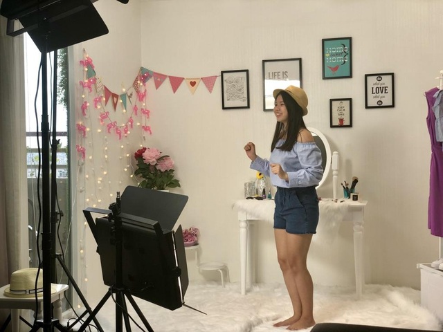 Vlogger 10X có tiếng quyết định du học ở tuổi 15, ước mơ làm biên tập viên - 4 Vlogger 10X có tiếng quyết định du học ở tuổi 15, ước mơ làm biên tập viên - 4