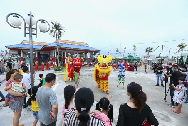 Chính thức khánh thành khu kinh tế đêm đầu tiên tại thành phố Đồng Xoài - 1 Chính thức khánh thành khu kinh tế đêm đầu tiên tại thành phố Đồng Xoài - 1