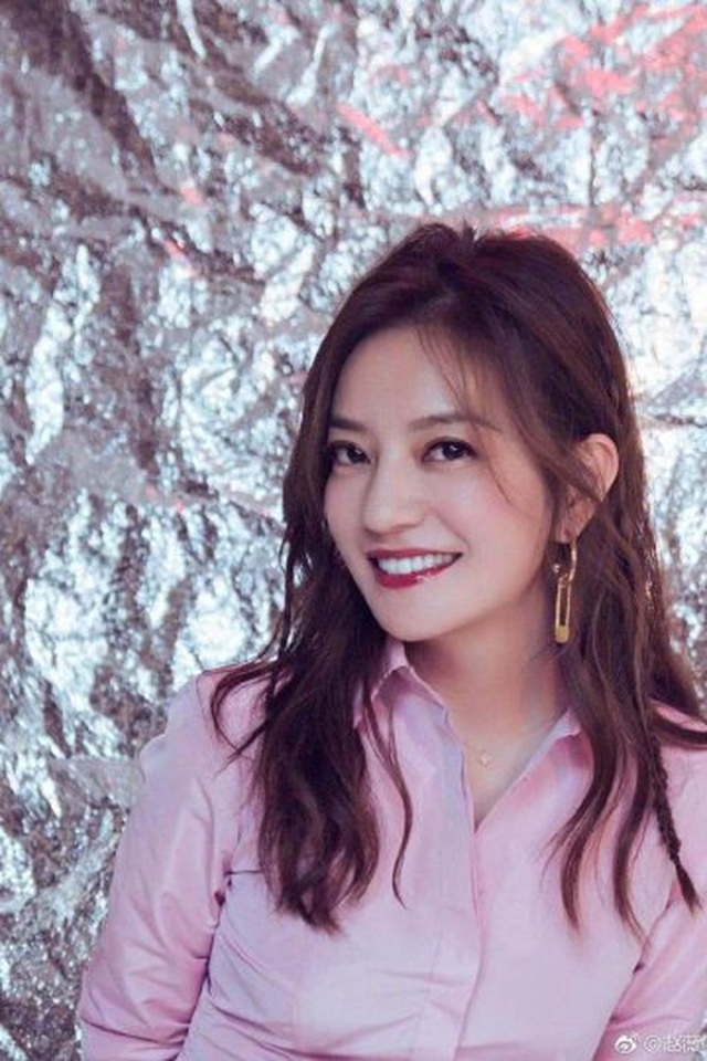Triệu Vy và tình tin đồn kém tuổi bị bắt gặp về nhà riêng - 13 Triệu Vy và tình tin đồn kém tuổi bị bắt gặp về nhà riêng - 13