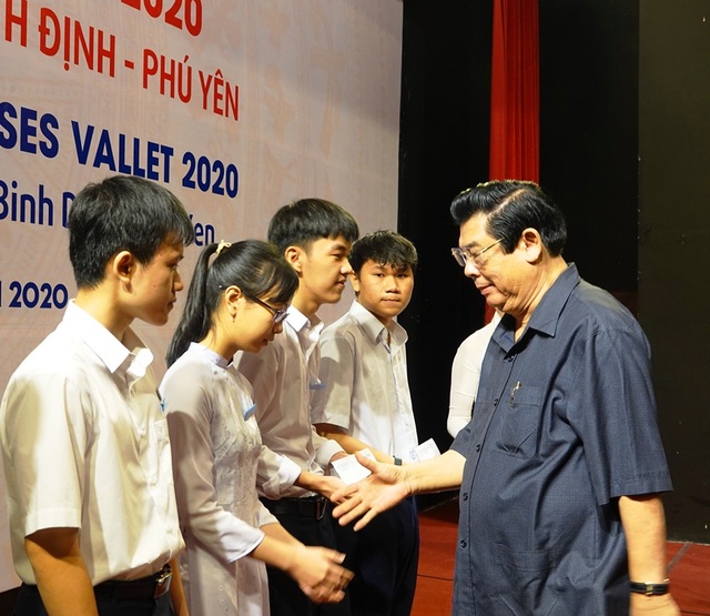 Trao 91 suất học bổng Vallet tổng trị giá gần 1,1 tỷ đồng đến HS, SV ưu tú - 3 Trao 91 suất học bổng Vallet tổng trị giá gần 1,1 tỷ đồng đến HS, SV ưu tú - 3