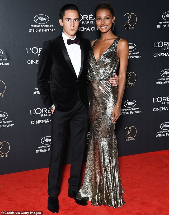 Thiên thần nội y Jasmine Tookes khoe nhẫn đính hôn sang chảnh - 5 Thiên thần nội y Jasmine Tookes khoe nhẫn đính hôn sang chảnh - 5