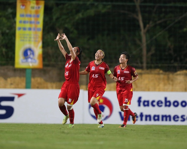 Đội đương kim vô địch khẳng định sức mạnh tại giải bóng đá nữ quốc gia - 1
