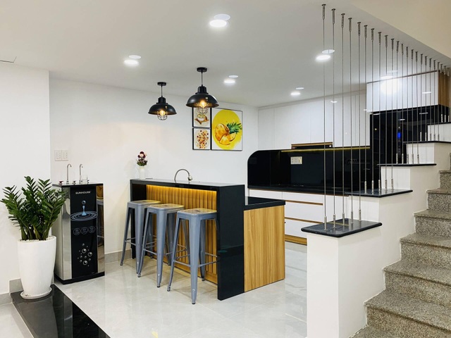 “Giải cứu” ngoạn mục ngôi nhà quanh năm u tối trong hẻm với 600 triệu đồng - 6 “Giải cứu” ngoạn mục ngôi nhà quanh năm u tối trong hẻm với 600 triệu đồng - 6