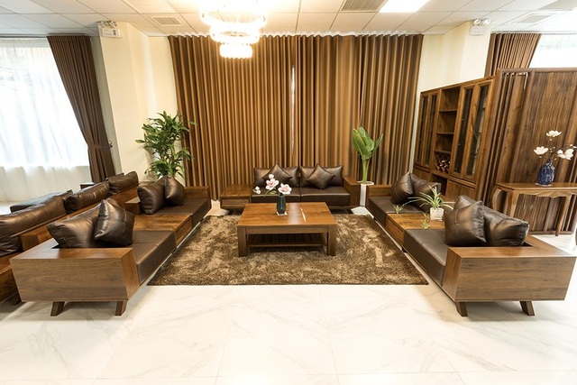 Ngắm nhìn 4 mẫu sofa gỗ óc chó cho phòng khách thêm sang trọng - 1 Ngắm nhìn 4 mẫu sofa gỗ óc chó cho phòng khách thêm sang trọng - 1