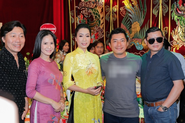 Á hậu Trịnh Kim Chi rưng rưng kể chuyện nghệ sĩ chật vật diễn không cát-xê - 5 Á hậu Trịnh Kim Chi rưng rưng kể chuyện nghệ sĩ chật vật diễn không cát-xê - 5