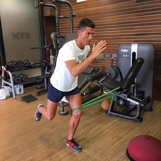 Bí quyết nào giúp C.Ronaldo bật cao tới kinh ngạc? - 7 Bí quyết nào giúp C.Ronaldo bật cao tới kinh ngạc? - 7