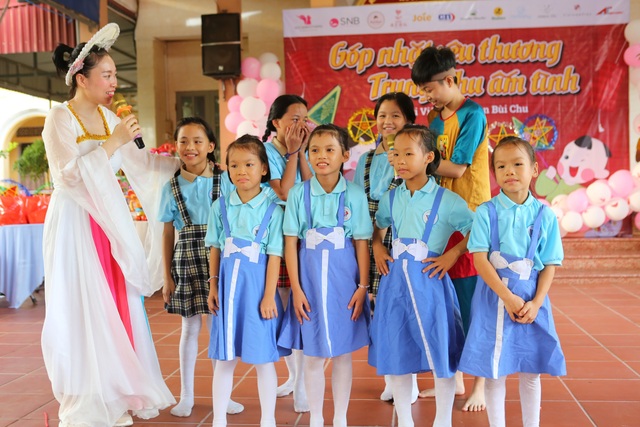 SocBrothers tổ chức đêm hội trăng rằm sớm cho các em nhỏ mồ côi - 1 SocBrothers tổ chức đêm hội trăng rằm sớm cho các em nhỏ mồ côi - 1