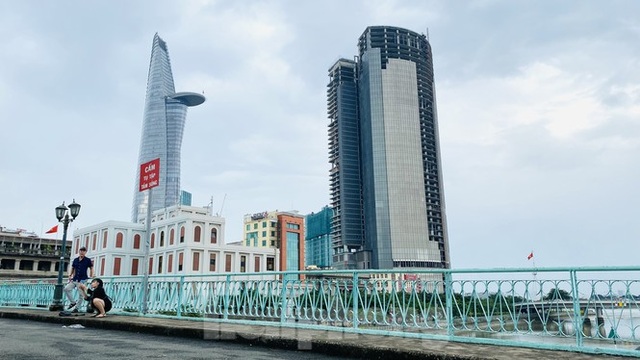 Cận cảnh cao ốc đất vàng ngàn tỷ rao bán vẫn ế - 8 Cận cảnh cao ốc đất vàng ngàn tỷ rao bán vẫn ế - 8