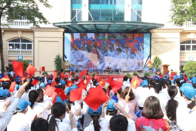 Lạm thu đang làm méo mó hình ảnh nhà trường công lập - 1 Lạm thu đang làm méo mó hình ảnh nhà trường công lập - 1