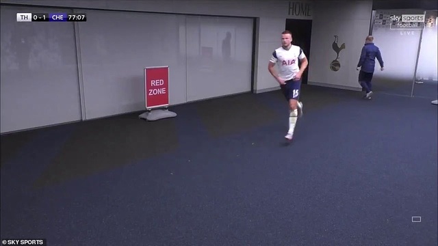 Coach Mourinho impatient when Tottenham player goes to bathroom too long - 2