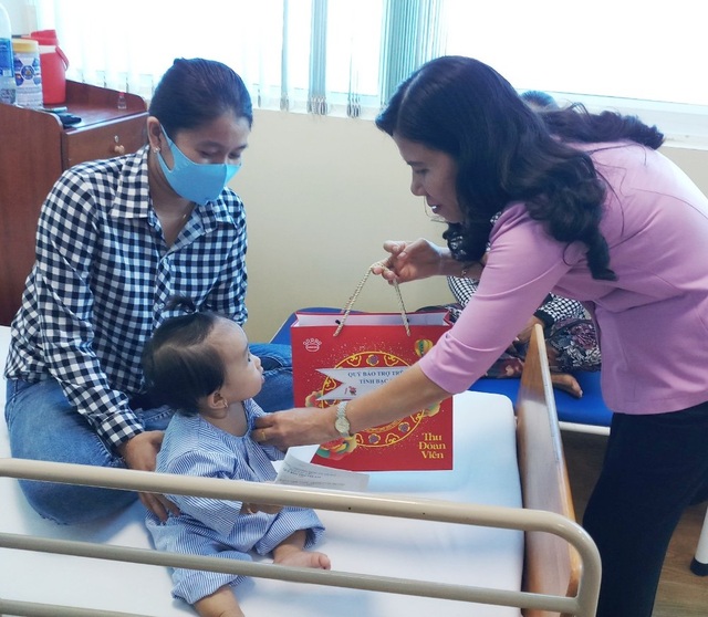 Sở LĐ-TBXH Bạc Liêu thăm, tặng quà cho trẻ em dịp Tết Trung thu - 6 Sở LĐ-TBXH Bạc Liêu thăm, tặng quà cho trẻ em dịp Tết Trung thu - 6