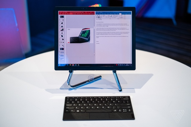 Laptop màn hình gập đầu tiên trên thế giới có giá 2.499 USD - 6