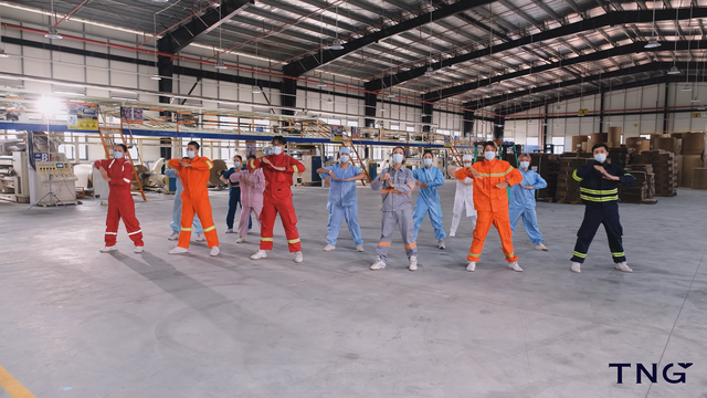 Công nhân TNG nhảy Flashmob đồng lòng cùng đất nước vượt qua dịch Covid - 1 Công nhân TNG nhảy Flashmob đồng lòng cùng đất nước vượt qua dịch Covid - 1