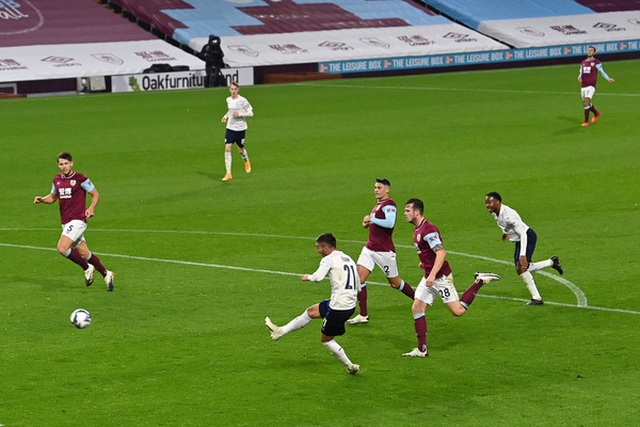 Sterling tỏa sáng, Man City dễ dàng vượt qua Burnley - 3 Sterling tỏa sáng, Man City dễ dàng vượt qua Burnley - 3