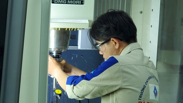 Kỳ thi kỹ năng nghề QG lần thứ 11: Cuộc so tài của những thợ trẻ giỏi - 4 Kỳ thi kỹ năng nghề QG lần thứ 11: Cuộc so tài của những thợ trẻ giỏi - 4