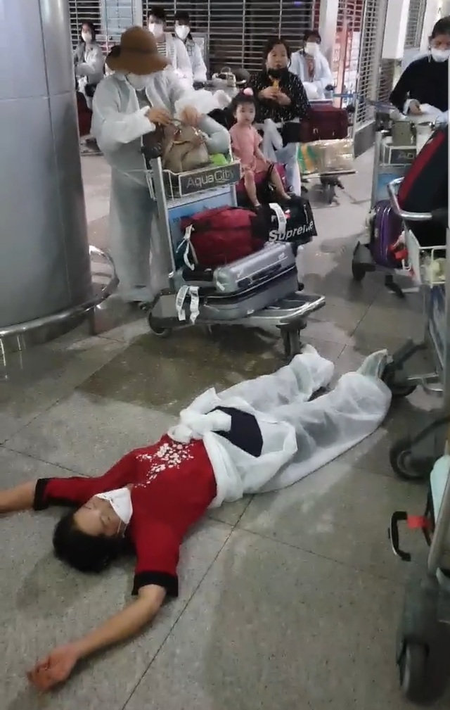 Vì sao nhóm hành khách thuộc diện cách ly Covid-19 gây “náo loạn” sân bay? - 3 Vì sao nhóm hành khách thuộc diện cách ly Covid-19 gây “náo loạn” sân bay? - 3