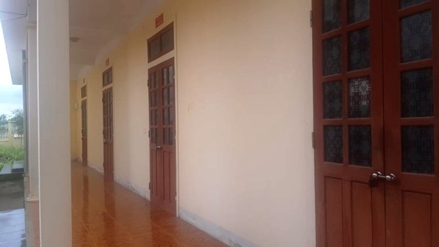 Many communal committee rooms 