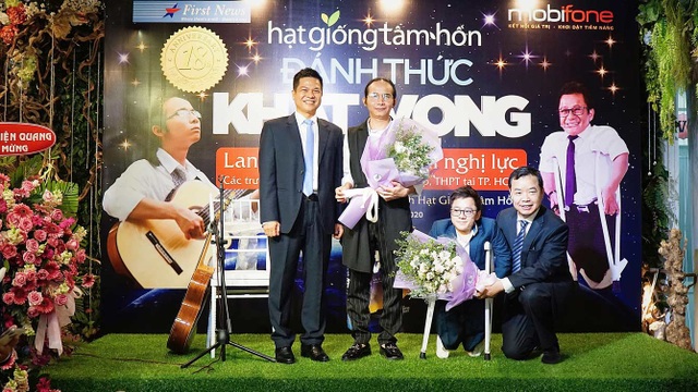 Chuỗi chương trình “Đánh thức khát vọng” được sinh viên và học sinh TP HCM đón nhận đầy hào hứng - 1 Chuỗi chương trình “Đánh thức khát vọng” được sinh viên và học sinh TP HCM đón nhận đầy hào hứng - 1