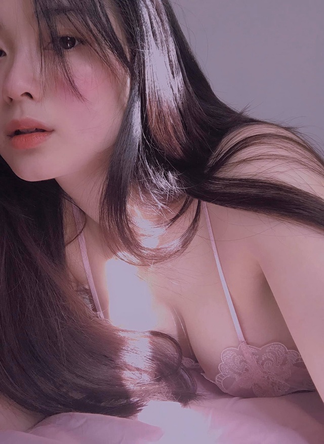 Hot girl ảnh thẻ mặt xinh như búp bê, gợi cảm bất ngờ sau 4 năm nổi tiếng - 6 Hot girl ảnh thẻ mặt xinh như búp bê, gợi cảm bất ngờ sau 4 năm nổi tiếng - 6